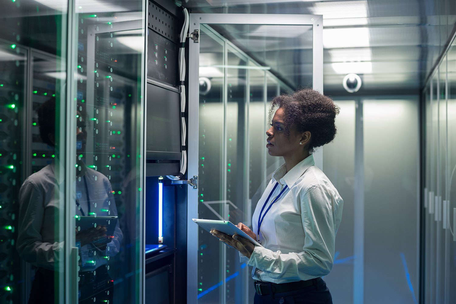 Woman-in-Data-Center